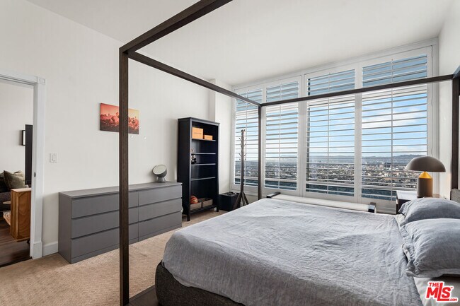 Building Photo - 900 W Olympic Blvd