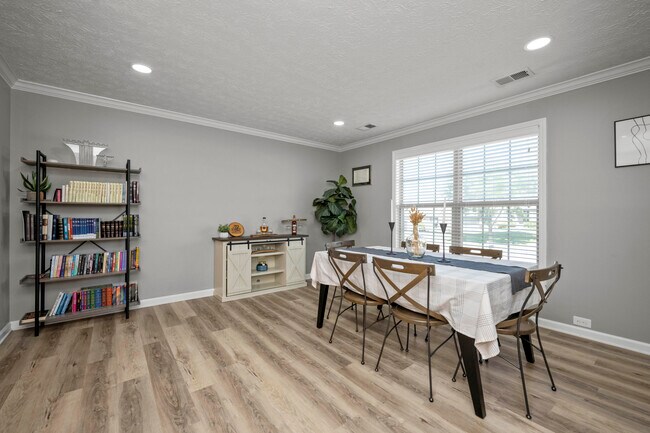 Building Photo - 4016 Kenesaw Dr