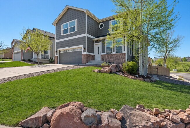 Building Photo - Beautiful 2-Story Home In Hidden River. Finished Basement. Turfed Backyard.