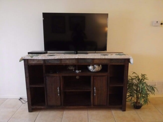Building Photo - Fully Furnished Condo in Oak Creek Village