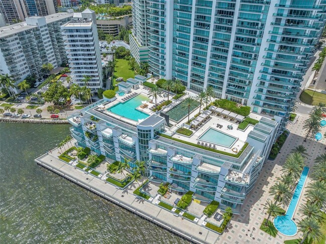 Building Photo - 1331 Brickell Bay Dr