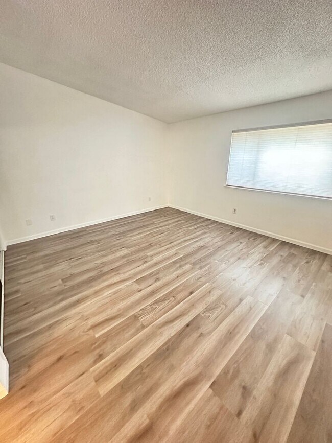 Building Photo - 1211 Cedar Tree Wy