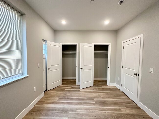 Building Photo - 2009 N Darien St