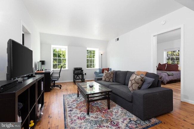 Building Photo - 1900 Key Blvd