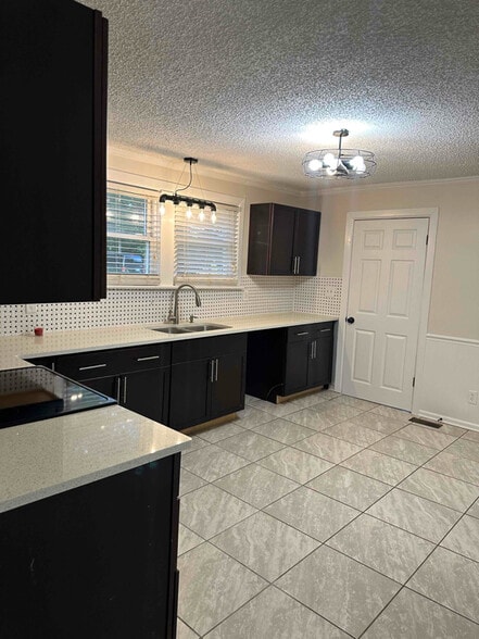 Building Photo - 836 Old Modena St