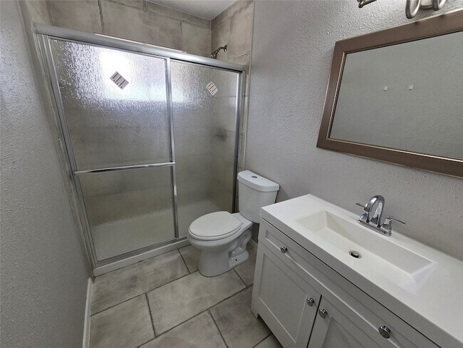 Building Photo - 5628 Birchmont Dr