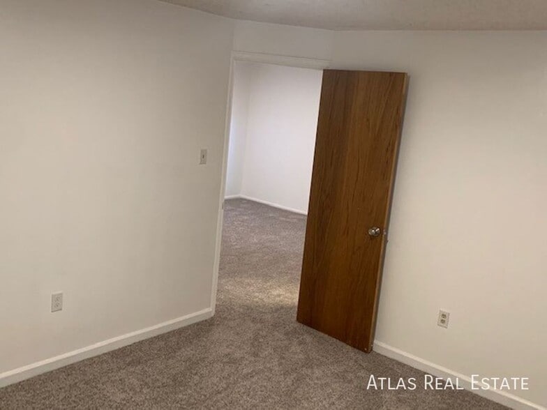 Building Photo - 12 Zenobia St