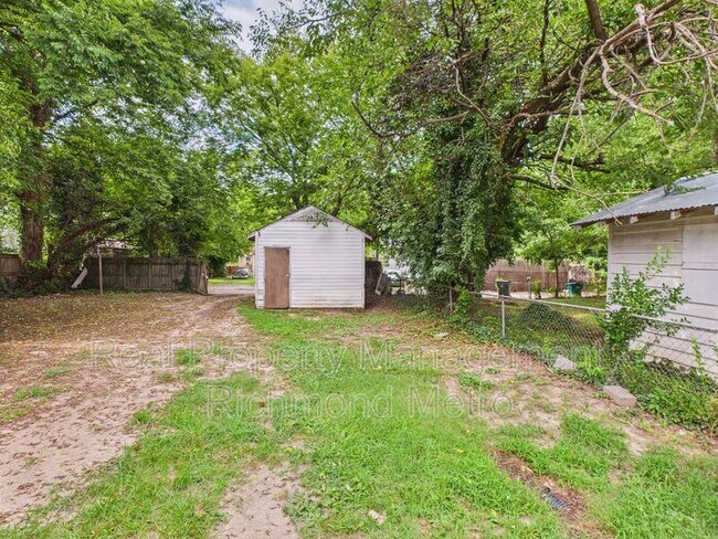 Building Photo - 3905 Larchmont Ln