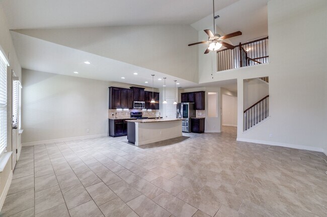 Building Photo - 2999 sq ft 4 Bedroom 3.5 Bathroom 2 Story in Waterford Park!