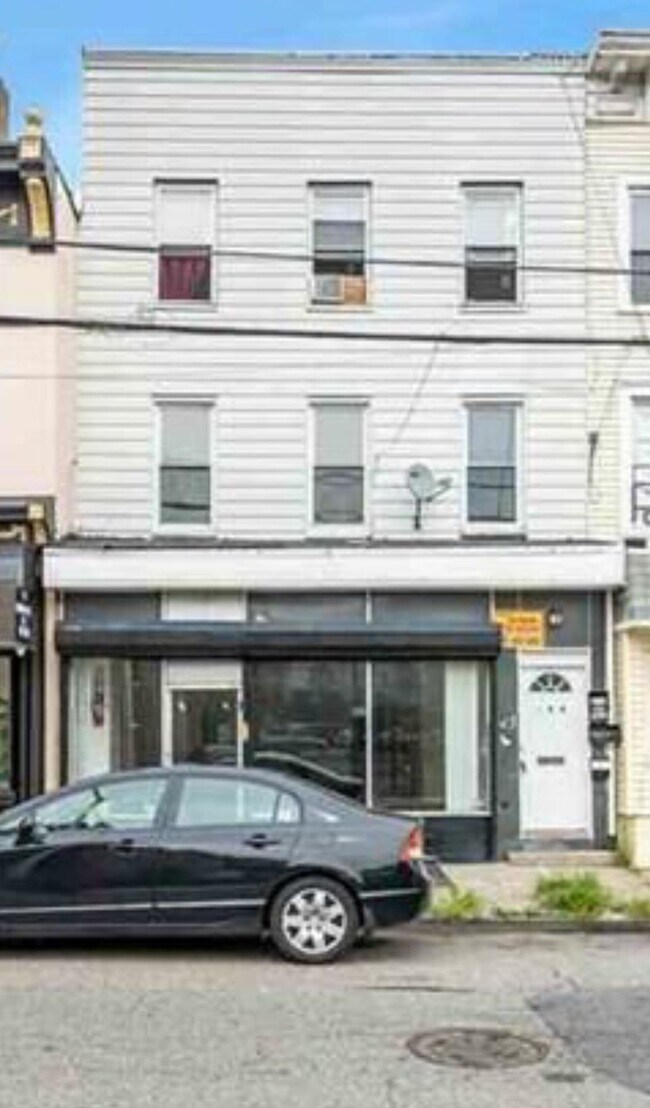 Building Photo - 264 Fairmount Ave