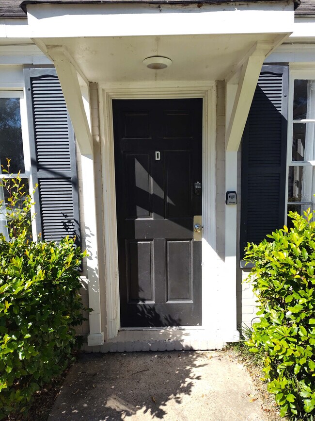 Building Photo - 3912 Crestview Dr