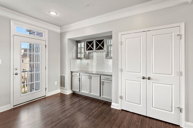 Building Photo - 7086 Executive Way