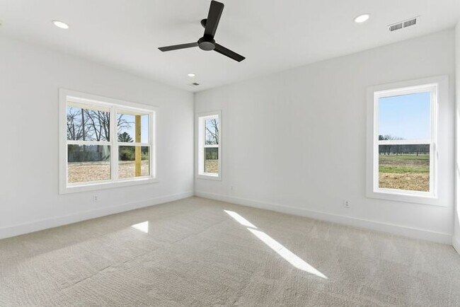 Building Photo - Brand New Home in Old Hickory - Golf Course Views - Pet Friendly