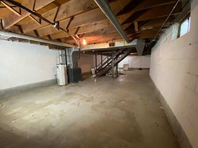 Full Size Basement w/ Washer & Dryer - 1413 63rd St