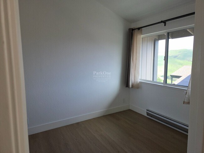 Building Photo - Incredible El Cerrito Hills Townhome