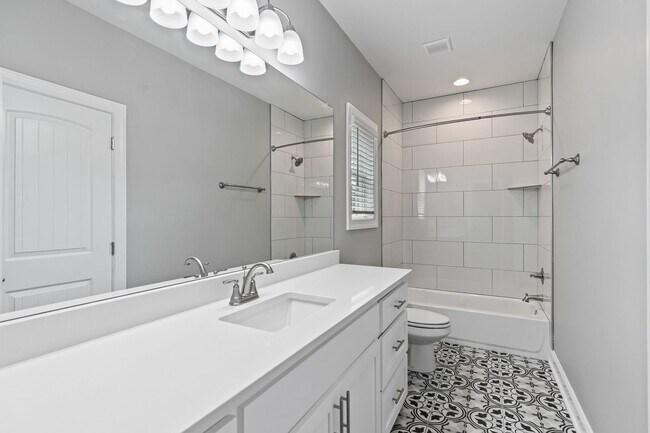 Building Photo - Available July 15th!