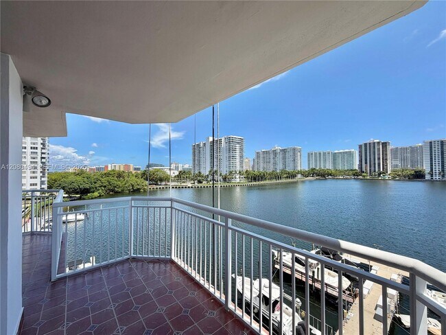 Building Photo - 18081 Biscayne Blvd