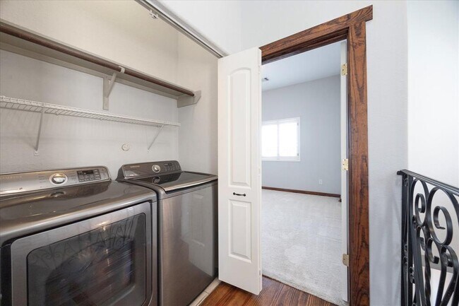Building Photo - 1426 W 21st St