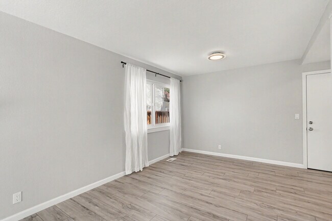 Building Photo - 3143 Shriver Dr