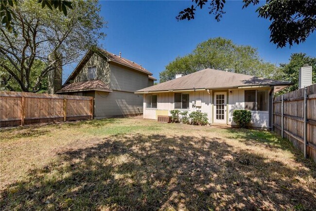 Building Photo - 16803 Pocono Dr