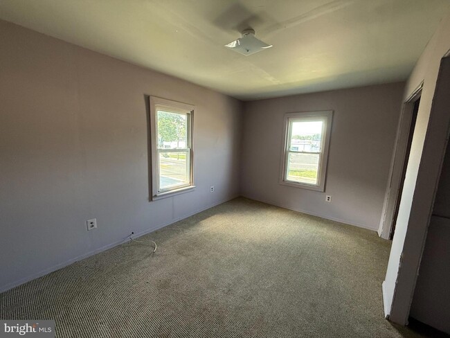 Building Photo - 16 Delsea Dr N
