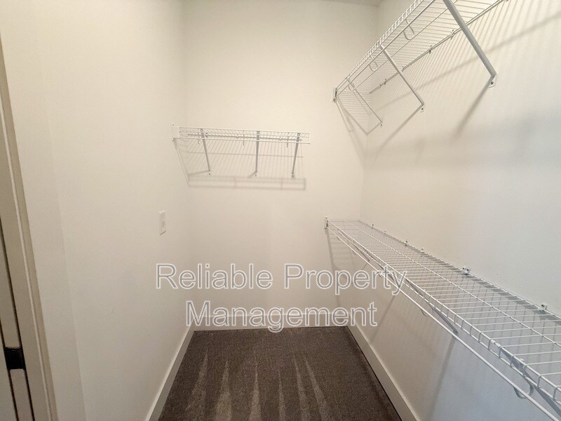 Building Photo - 37 N Laird Dr
