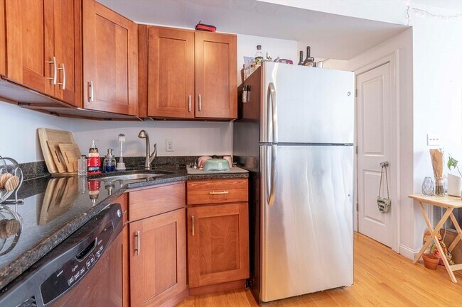 Building Photo - 535 Cambridge St