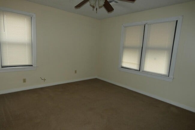 Building Photo - 2211 NW Crosby Ave