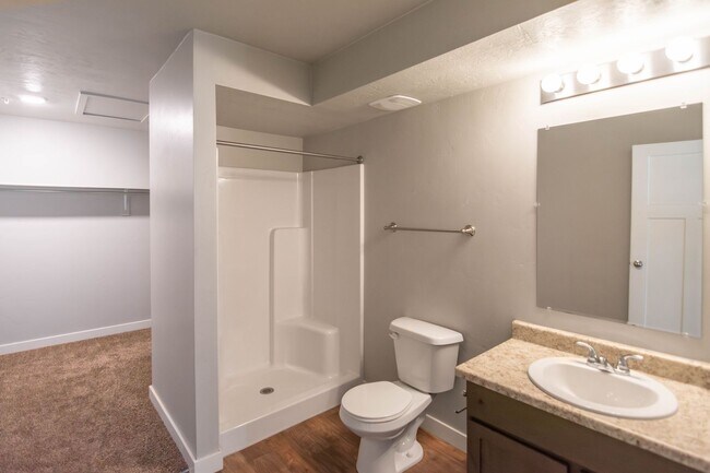 Building Photo - Lovely 3-Bed, 2-Bath Condos in the Distric...