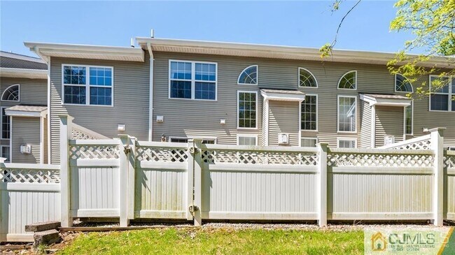 Building Photo - 304 Canterbury Way