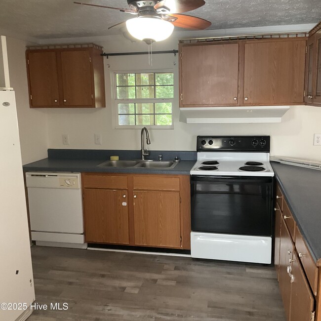 Building Photo - 162 Ranchland Dr