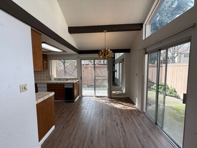 Building Photo - Executive 2-bedroom condo in gated community!