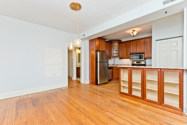 Building Photo - 2 bedroom in Chicago IL 60613