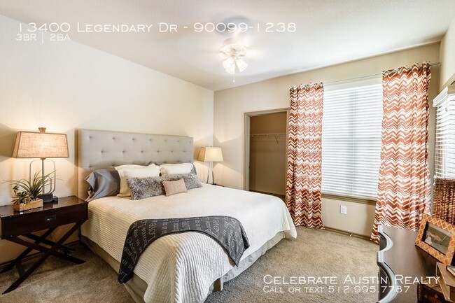 Building Photo - New Luxurious Apartments North Austin!