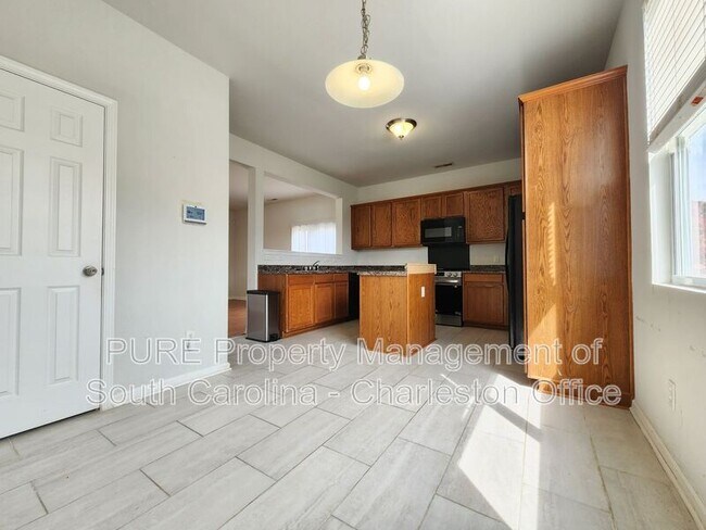 Building Photo - 437 Watershed Dr