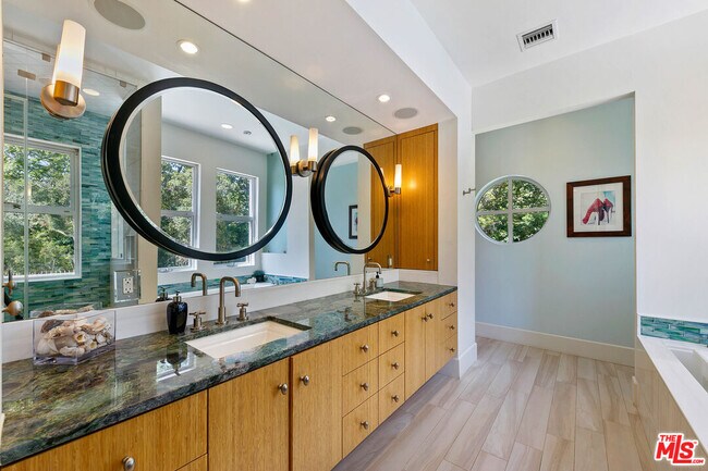 Building Photo - 6314 Sycamore Meadows Dr