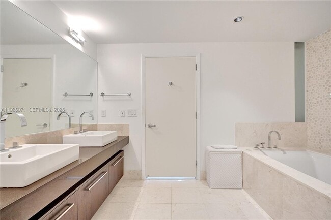 Building Photo - 17121 Collins Ave