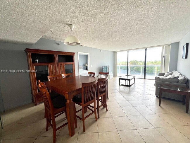 Building Photo - 20515 E Country Club Dr
