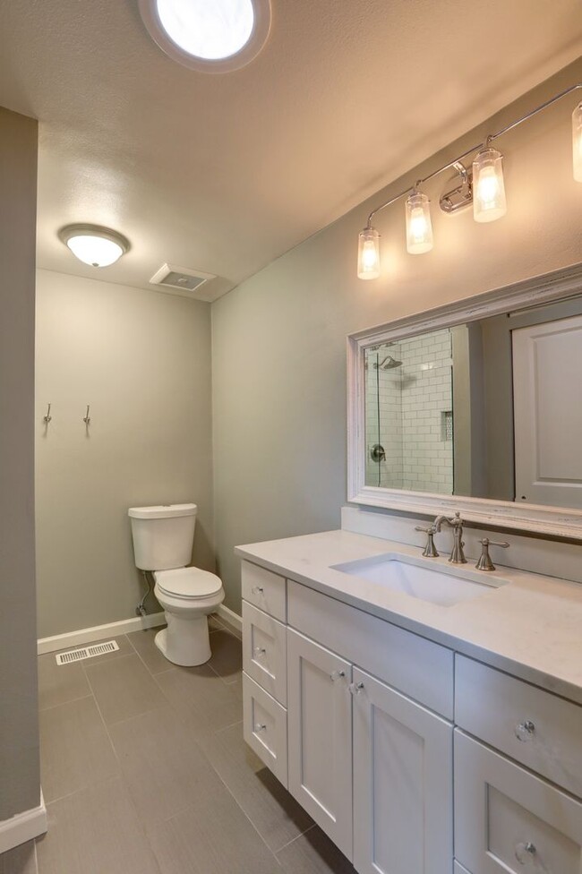 Building Photo - Beautiful 4bd, 2.5ba Home by Marymoor Park...