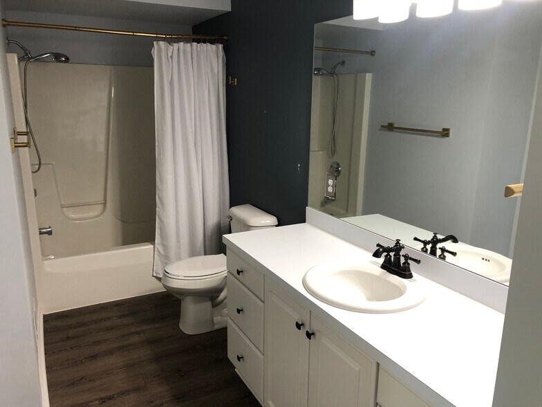 Building Photo - 1311 Gleneagle Trl