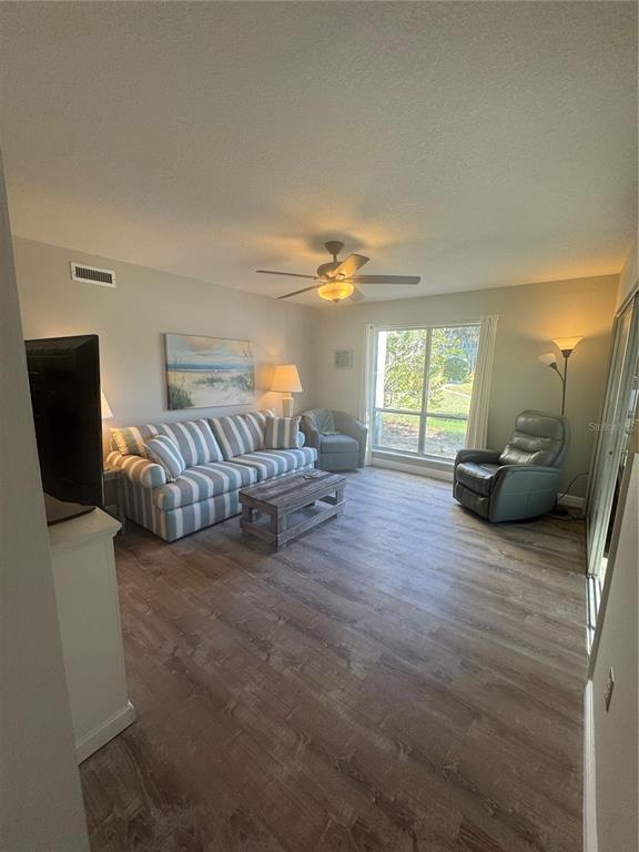 Building Photo - 621 Windrush Bay Dr