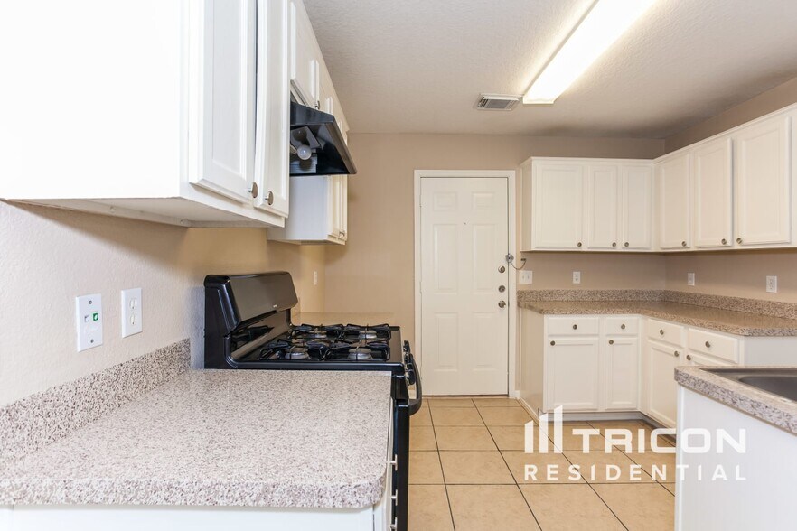 Building Photo - 5746 Gasser Ln