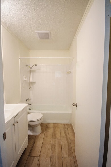 Building Photo - 6208 Glen Meadow Dr