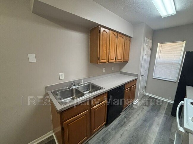 Building Photo - 1605 Terrace Dr