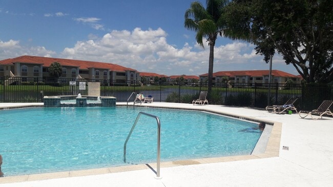 Building Photo - Seasonal/short term only 2/2 ground floor condo downtown Sarasota at Villagio!