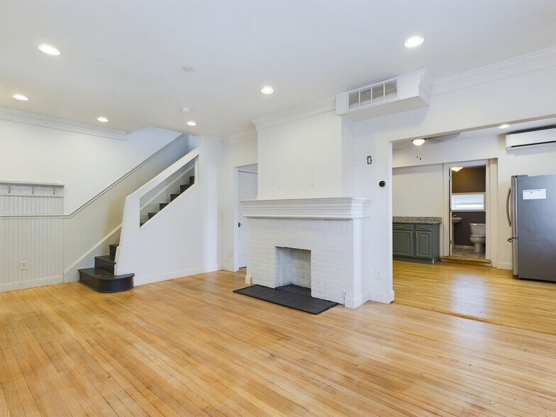 Building Photo - 3313 Cliff Ave