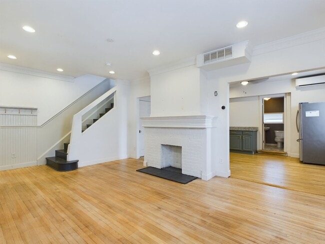 Building Photo - 3313 Cliff Ave