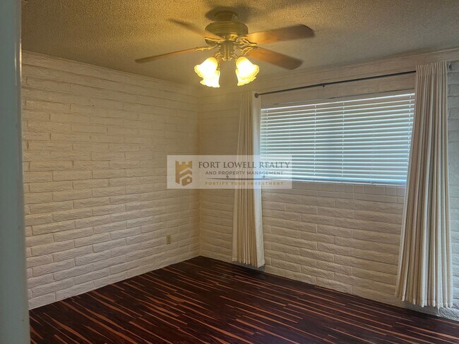 Building Photo - Beautiful 3 bedroom 2 bathroom with washer & dryer AVAILABLE SOON!