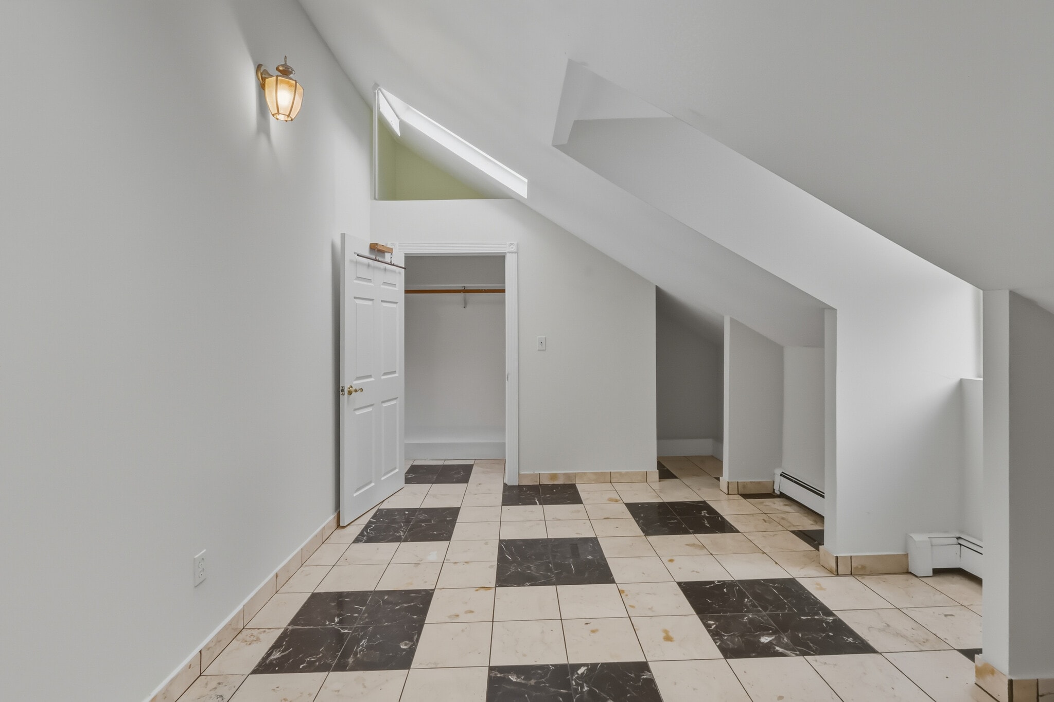 Building Photo - 571 Somerville Ave