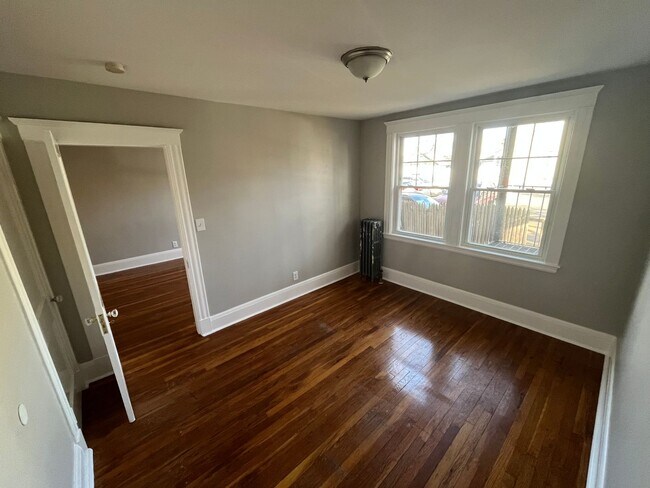 Building Photo - 119 Lewis St